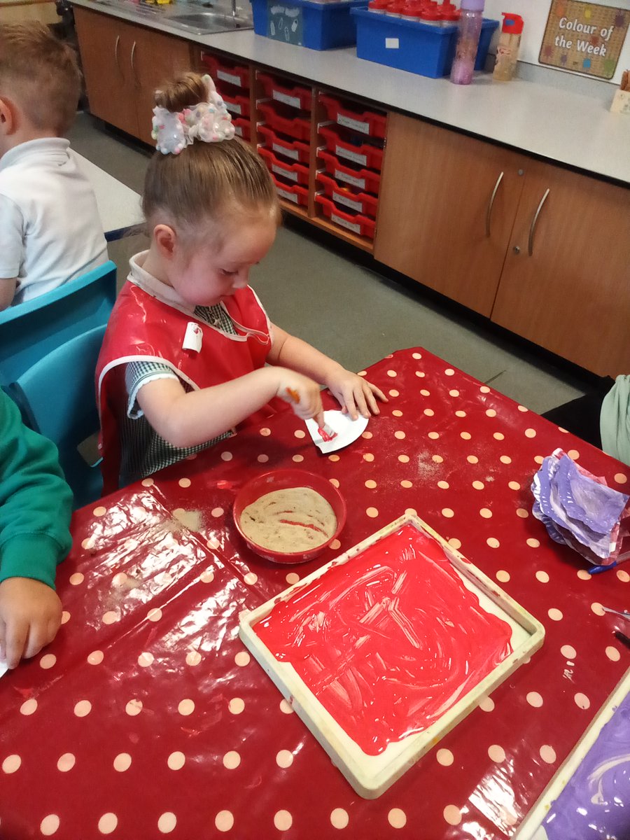 The nursery children have been painting shells in the creative area and adding texture by sprinkling sand on them. <a href="/PrimaryGreat/">Great Coates Primary</a> #gcpart #gcpearlyyears