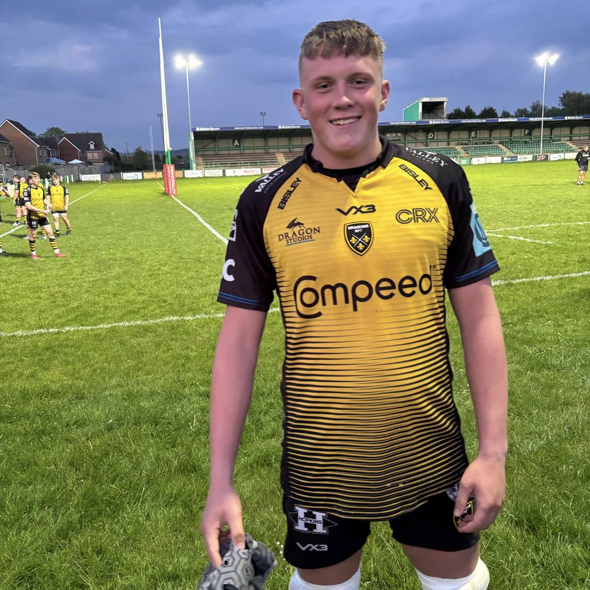 Pontypool United M&J (@ppoolutdmandj) on Twitter photo Congrats to the 6 United boys - Tom, Jack, Dewi, Ralph, Luca and Reuben - who rep’d the <a href="/Dragons_Academy/">Dragons Academy</a> U17s last Wednesday and over the weekend.
##WeAreUnited 🇾🇪🏉 Congrats to the 6 United boys - Tom, Jack, Dewi, Ralph, Luca and Reuben - who rep’d the <a href="/Dragons_Academy/">Dragons Academy</a> U17s last Wednesday and over the weekend.
##WeAreUnited 🇾🇪🏉