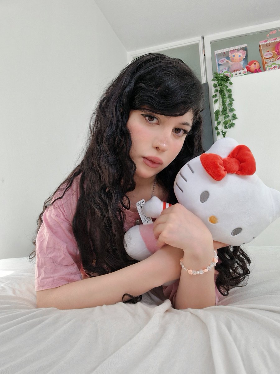 Be honest ... would you hug me even though im trans ? 🥹🩷