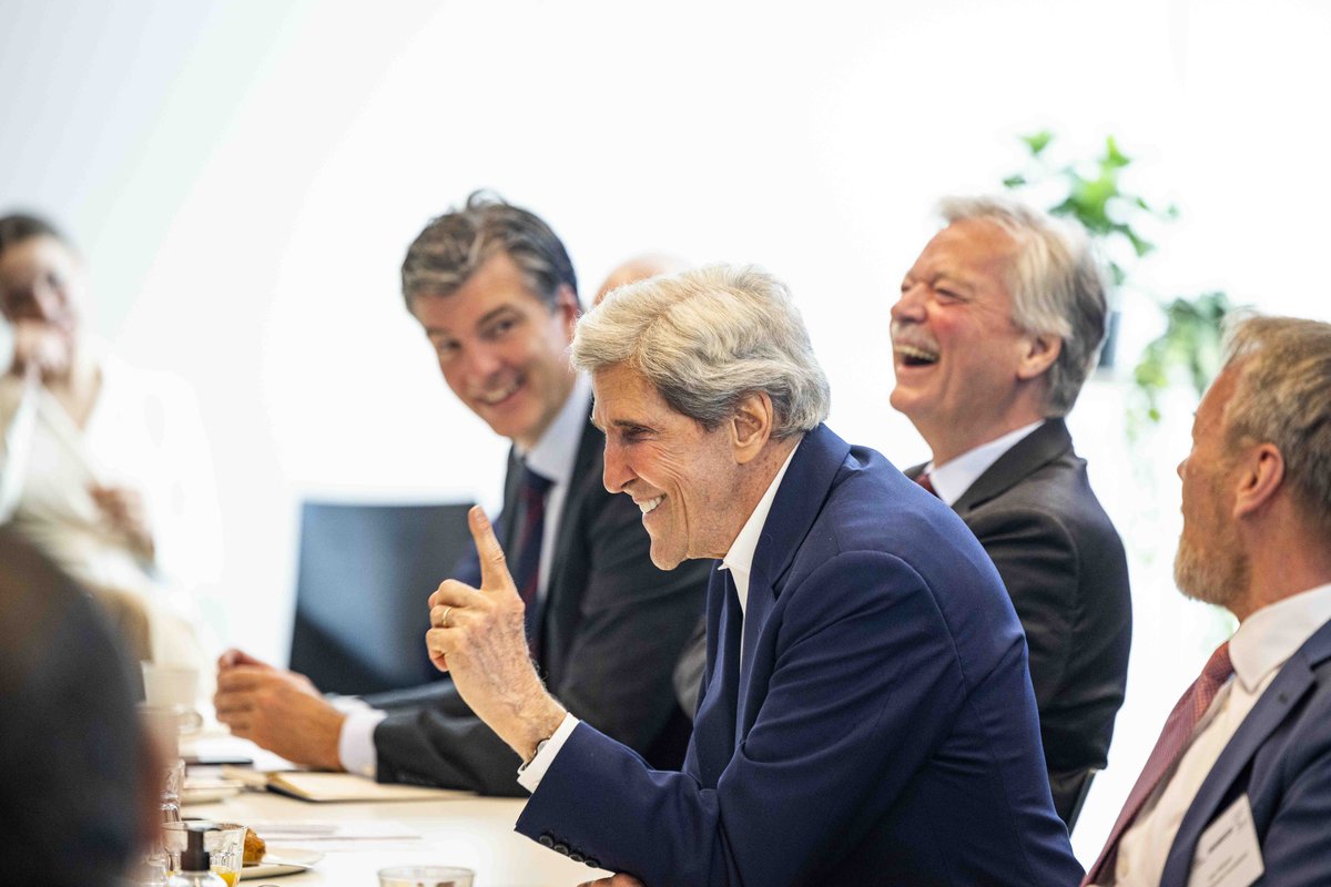 wclimate's tweet image. 🌍 An inspiring morning in Copenhagen!
The World Climate Foundation and @stateofgreendk had the honour of hosting a private breakfast with Secretary John Kerry at Industriens Hus.
As Co-Executive Chair of @GalvanizeLLC and former U.S. Special Envoy for Climate, Secretary…