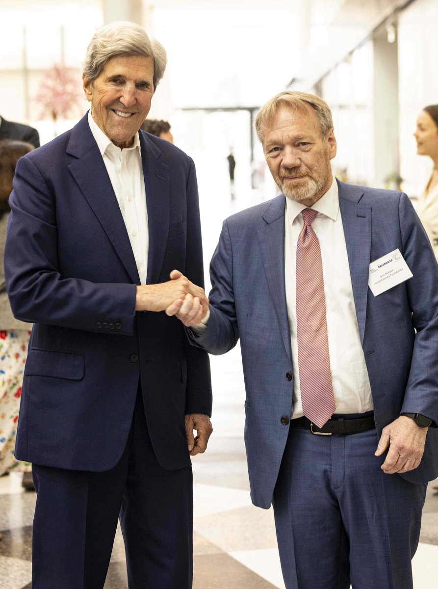 wclimate's tweet image. 🌍 An inspiring morning in Copenhagen!
The World Climate Foundation and @stateofgreendk had the honour of hosting a private breakfast with Secretary John Kerry at Industriens Hus.
As Co-Executive Chair of @GalvanizeLLC and former U.S. Special Envoy for Climate, Secretary…