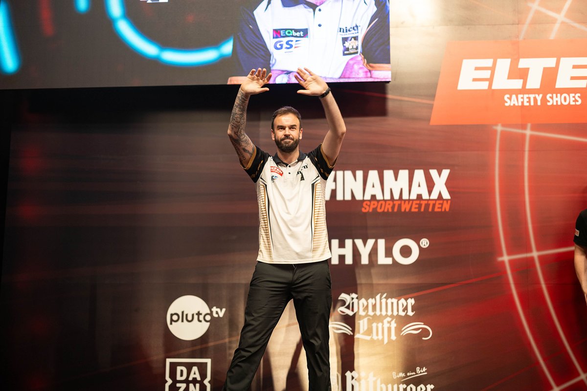 Live Darts tweet media