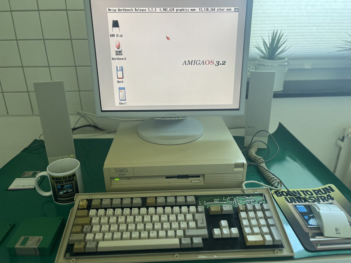 Iggi76123640's tweet photo. Back to life with John Hertell‘s #reamiga board for the #amiga 3000. Broke my kbd so if you have spares please let me know. https://t.co/tZzSmTGn5E