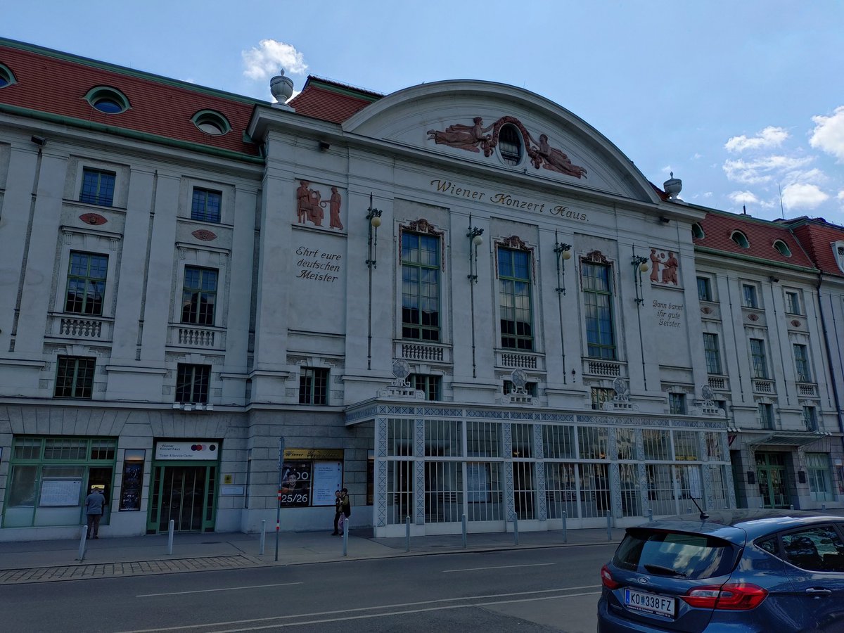 Ｎ響ヨーロッパツアーに参加しています。
まずはウイーンに到着。