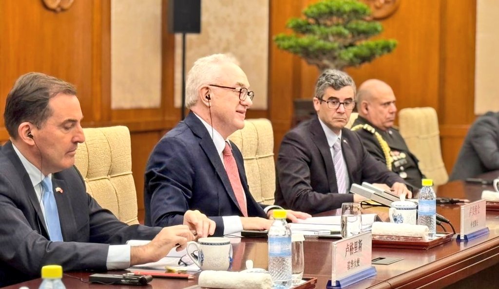 Cancillería Uruguay 🇺🇾 (@cancilleriauy) on Twitter photo El presidente <a href="/OrsiYamandu/">Yamandú Orsi</a> llamó a defender el multilateralismo y a fortalecer la CELAC como instancia de diálogo con China en pos de intereses compartido como el desarrollo, el comercio, la paz y la equidad, en un discurso leído por el canciller <a href="/MinLubetkinUy/">Mario Lubetkin</a> ante mandatarios El presidente <a href="/OrsiYamandu/">Yamandú Orsi</a> llamó a defender el multilateralismo y a fortalecer la CELAC como instancia de diálogo con China en pos de intereses compartido como el desarrollo, el comercio, la paz y la equidad, en un discurso leído por el canciller <a href="/MinLubetkinUy/">Mario Lubetkin</a> ante mandatarios