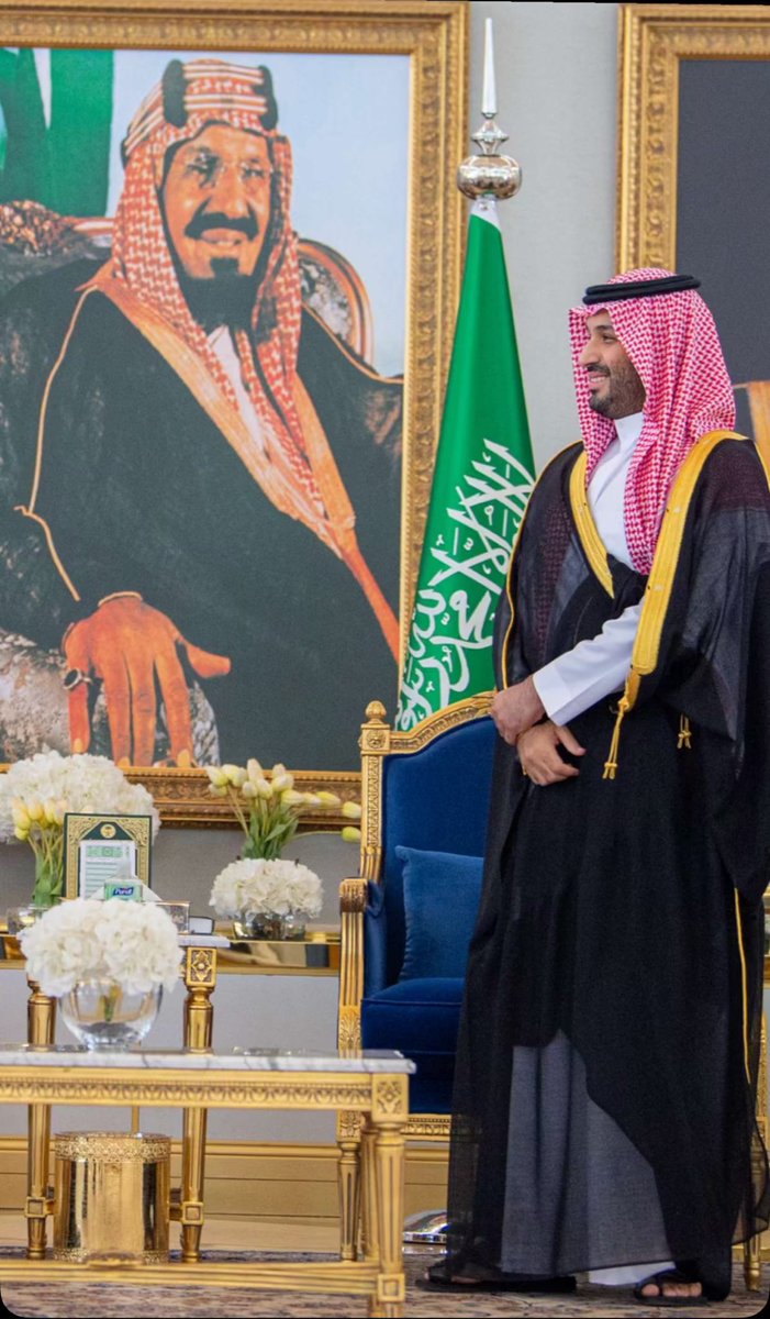 اذا وقف عاشت شعوب الارض في حب وسلام 
واذا استراح توقف الدنيا على مفرق طرق 🇸🇦💚

سلطان الجزاع. 

#محمد_بن_سلمان 
#السعودية 
 #ترامب_في_السعوديه