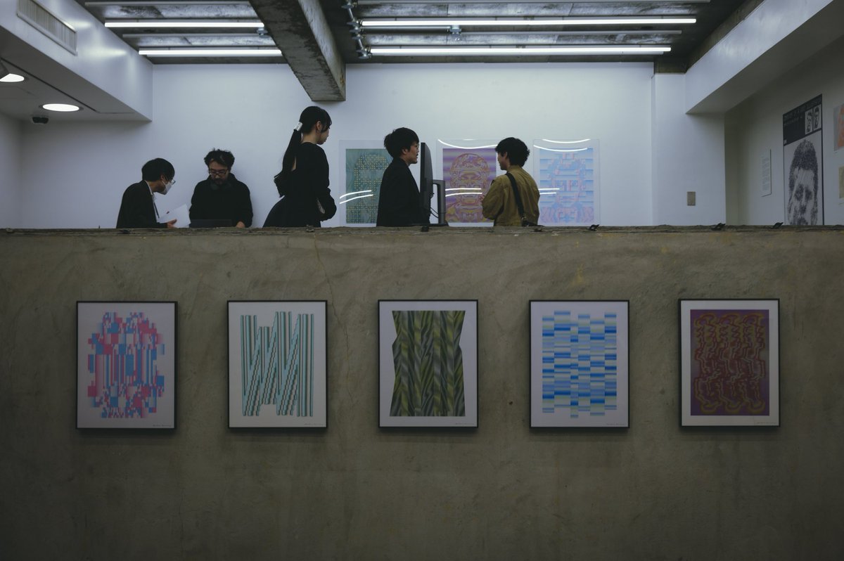sato_net's tweet photo. DIGRAPH『CODE TO GRAPHIC』

デザイナー深地宏昌氏とプログラマー堀川淳一郎氏によるグラフィックアート。
デジタルなのに偶然性が介在するグラフィックは違和感がありつつも気持ちがいい。
以前の展示でオーダーさせてもらった "Aging" シリーズも我が家のお気に入りの作品。

#DIGRAPH https://t.co/w7E52iT1ZA