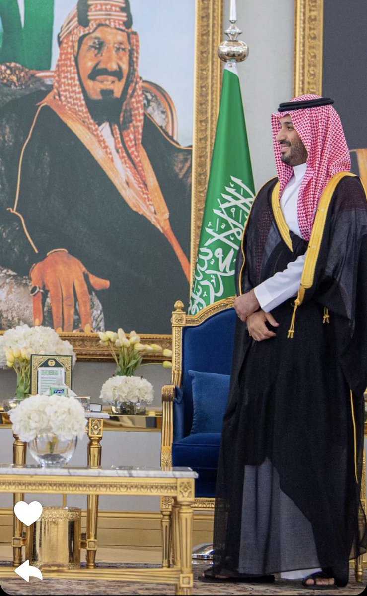 fa6mah00's tweet photo. #ترامب_في_السعوديه

 قامت رياجيل تسابق رياجيل 
ومعزّي لحاله يسابق زمانه 💚🇸🇦 https://t.co/V3tBrk8PK7