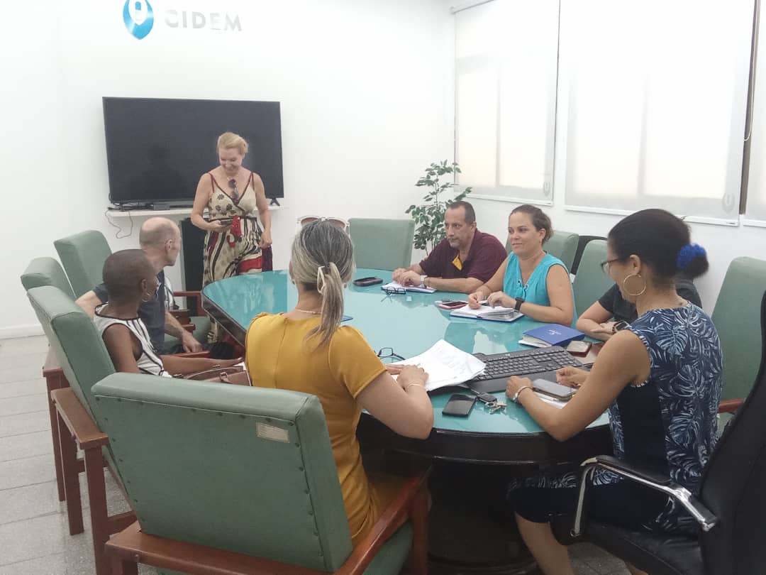 Reunión de negocios para la creación de una posible alianza con Serbia para la investigación, desarrollo, producción y comercialización de productos naturales con fines cosméticos. <a href="/DuniaCIDEM/">DuniaCazanave_CIDEM</a> <a href="/MaydaMauriBCF/">Mayda Mauri Pérez</a> <a href="/SDCarreraBcf/">Santiago Dueñas Carrera</a> <a href="/BioCubaFarma/">BioCubaFarma</a>