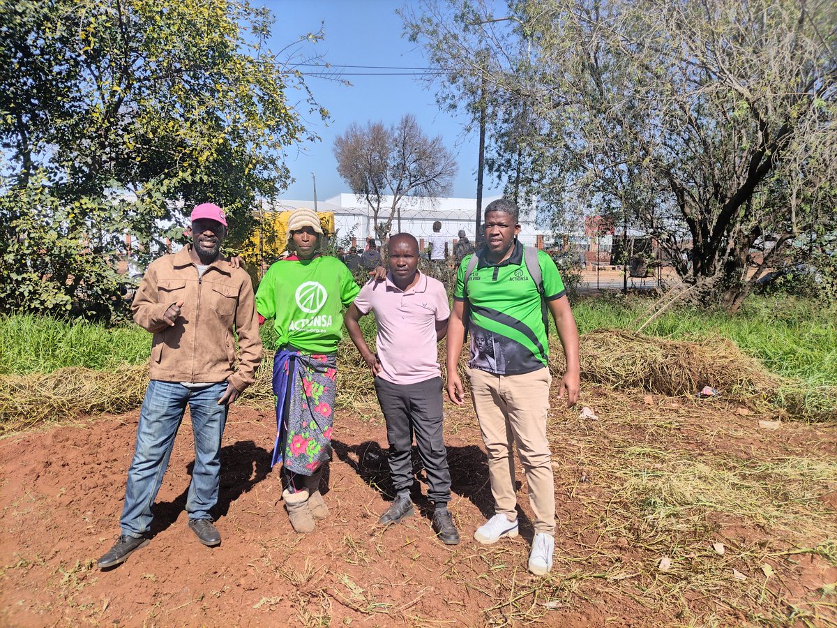Many Thanks to Protea Glen Police Station in Ward 13 for allocating a portion of land that has turned into a bush to be transformed into a food garden
The clean up started this morning We will soon bring #FarmingwithActionSA on board
