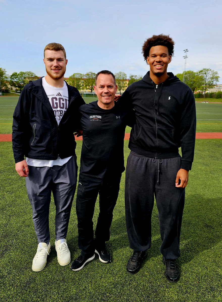 Andreas Ehrenreich (@coachehrenreich) on Twitter photo Great to have <a href="/RigFootball/">RIG Football</a> alumni and current <a href="/AggieFootball/">Texas A&M Football</a> TE <a href="/TheodorMelin/">Theo Melin Öhrström</a> and <a href="/FSUFootball/">FSU Football</a> OT <a href="/LucasSimmons55/">Lucas Simmons</a> stop by practice today.
Man I feel short next to these guys Great to have <a href="/RigFootball/">RIG Football</a> alumni and current <a href="/AggieFootball/">Texas A&M Football</a> TE <a href="/TheodorMelin/">Theo Melin Öhrström</a> and <a href="/FSUFootball/">FSU Football</a> OT <a href="/LucasSimmons55/">Lucas Simmons</a> stop by practice today.
Man I feel short next to these guys
