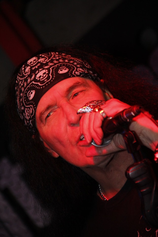 Blast the volume with Dave Evans' Spotify playlis.

-

Sube el volumen con la lista de reproducción de Dave Evans en Spotify.

open.spotify.com/artist/4BbgOBk…

#rocknroll #bluepierecords #daveevans #spotify