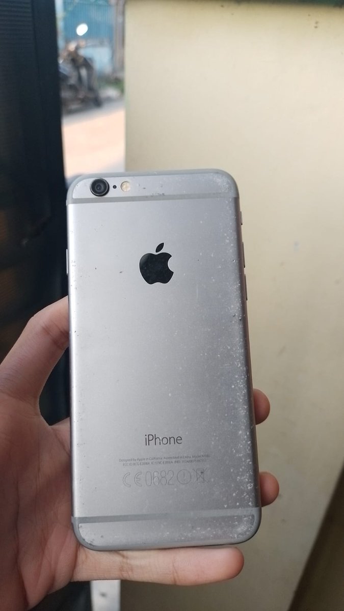 salmontriyaki's tweet image. wts iphone 6 
price : 600k (sabi nego)
detail :
kamera on all✅️
home button on✅️
wifi only✅️
internal 64 gb✅️
apple id bisa login akun lain✅️
fingerprint off
bisa dm ig, tt, twit ini ya usnm ku @salmandhn 
#wtsiphone #iphone5 #zonauang #zonaba #zonajajan