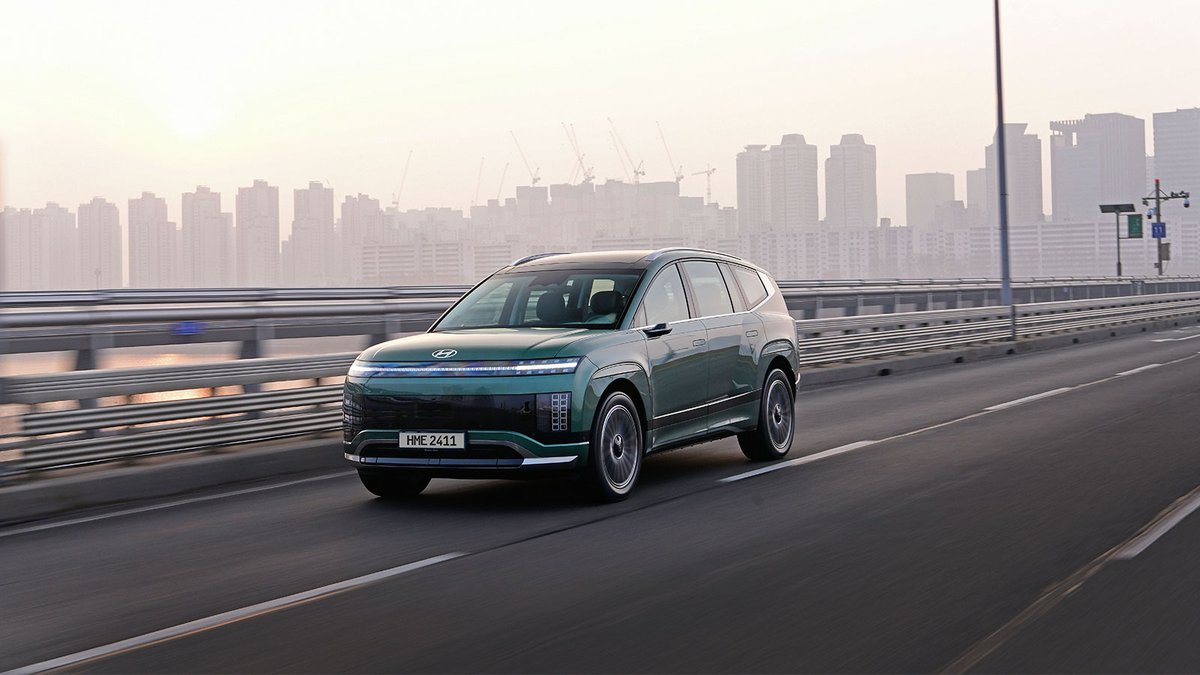 Hyundai_Global's tweet image. Making space for more–awards included.
The all-electric #IONIQ9 has been named Best Seven-Seat EV at the #TopGear.com Electric Awards, celebrated for its bold design, advanced tech, and spacious versatility. Learn more: bit.ly/4iVu7Ec