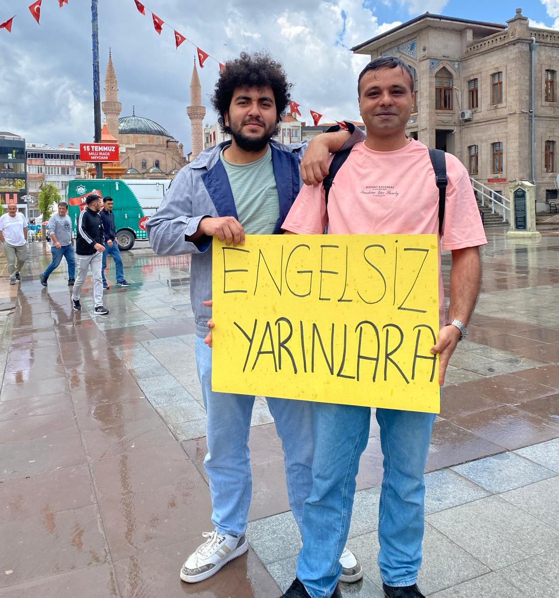 aksarayedutr's tweet image. ASÜ'lü akademisyenler ve öğrenciler Farkındalık Yürüyüşü’ne katıldı

10-16 Mayıs Engelliler Haftası kapsamında Aksaray’da düzenlenen Farkındalık Yürüyüşü’ne, Aksaray Üniversitesi (ASÜ) Eğitim Fakültesi Özel Eğitim Bölümü öğretim üyeleri ve öğrencileri de katıldı. Etkinlik,