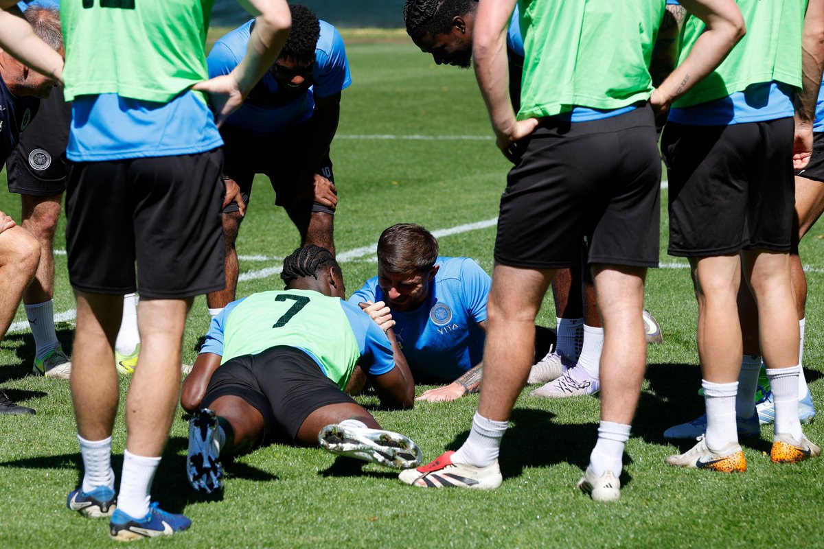 The big contest this week 💪 

Who are you backing here? 😅 

#StockportCounty