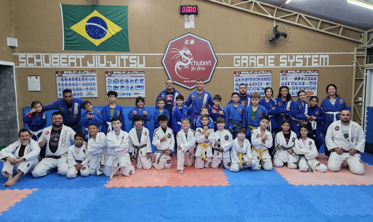 schubertbjj's tweet photo. Treino das crianças de segunda-feira 12/05/2025.
Schubert Jiu-Jitsu Curitiba Gracie System.
Venha fazer uma aula experimental. Informações WhatsApp 41 99950-5026
#gratidaoJesus #jiujitsugracie #jiujitsucuritiba #jiujitsu #GracieJiujitsu #graciesystem #MarcosSchubert https://t.co/DAptsrnkU5