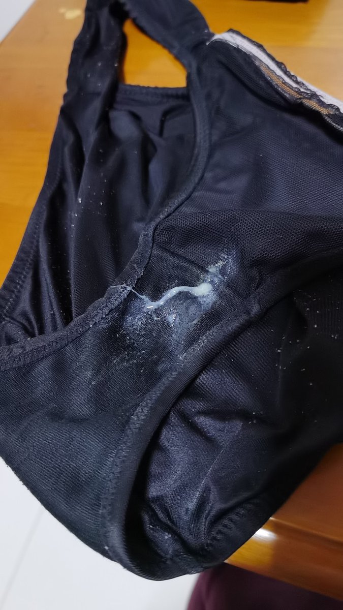 搬砖搬家期间，这周的内裤排卵期果冻，脚丫上的酸臭棉袜，都是迎接夏天的味道原汁原味。