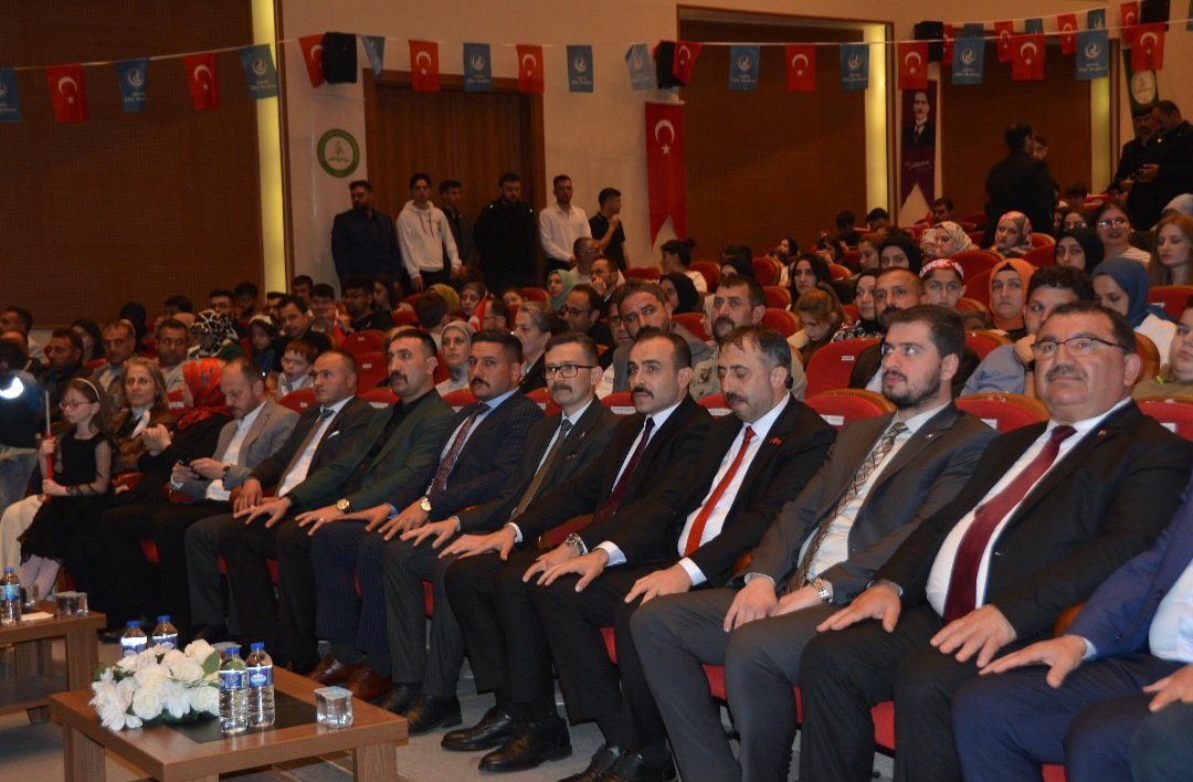 📍ARTVİN

Ülkü Ocakları Artvin İl Başkanlığı tarafından düzenlenen "Türk Gençlik Şöleni" temalı konserde Ülkü Ocakları Genel Merkez Sanatçılarımız Atilla Yılmaz ve Ahmet Öngel sahne aldı.