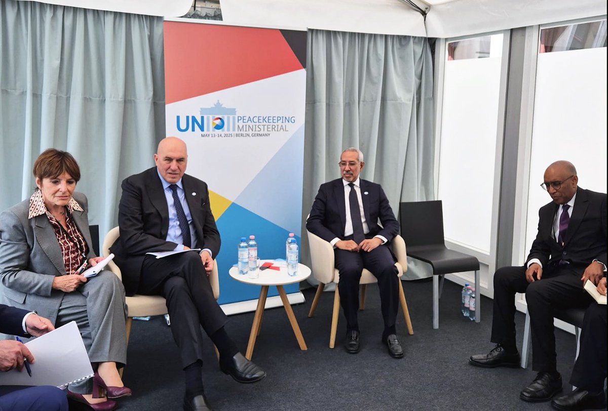 MinisteroDifesa's tweet image. #Berlino
"A margine della riunione Ministeriale delle #NazioniUnite sul Peacekeeping @UN #PKMinisterial, ho avuto un cordiale incontro con il collega della Mauritania, Hanana Oul Sidi.
Al centro del colloquio, la comune volontà di rafforzare la collaborazione per sicurezza
