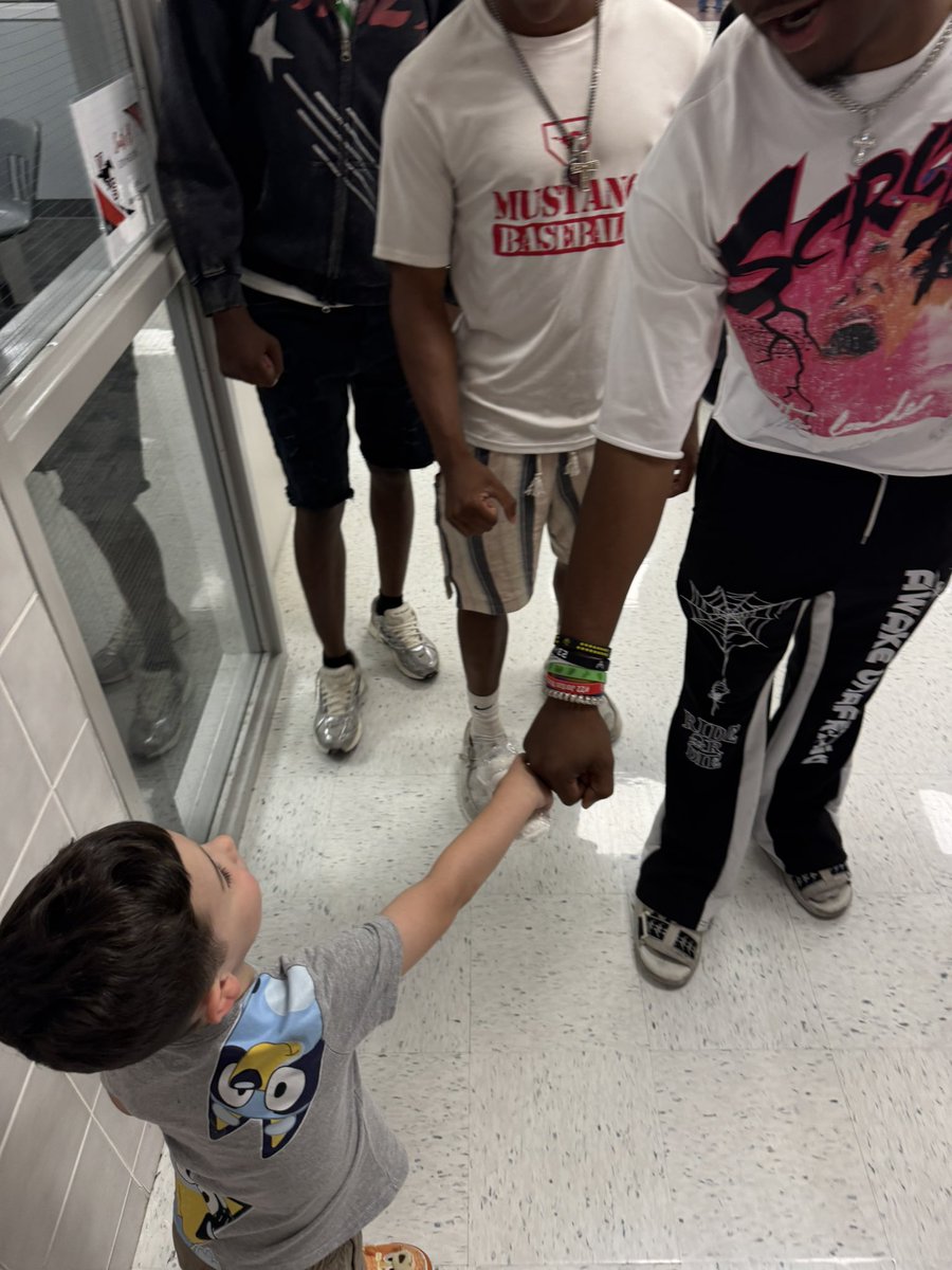 Heidie Hardin (@heidie_hardin) on Twitter photo A few of my senior guys showing love to my little guy ❤️ it’s time like this when life fills your cup! They made him feel so big! 👏🏼 <a href="/Chris_T262/">Christopher thomas jr</a> <a href="/FutureMj21/">Morris “MJ” Taylor</a> <a href="/62_reasons/">Jordan fields</a> <a href="/Mr_Im_Open8/">Cameron Smith</a> <a href="/LxhhTj/">Tyedrien oliver</a> A few of my senior guys showing love to my little guy ❤️ it’s time like this when life fills your cup! They made him feel so big! 👏🏼 <a href="/Chris_T262/">Christopher thomas jr</a> <a href="/FutureMj21/">Morris “MJ” Taylor</a> <a href="/62_reasons/">Jordan fields</a> <a href="/Mr_Im_Open8/">Cameron Smith</a> <a href="/LxhhTj/">Tyedrien oliver</a>