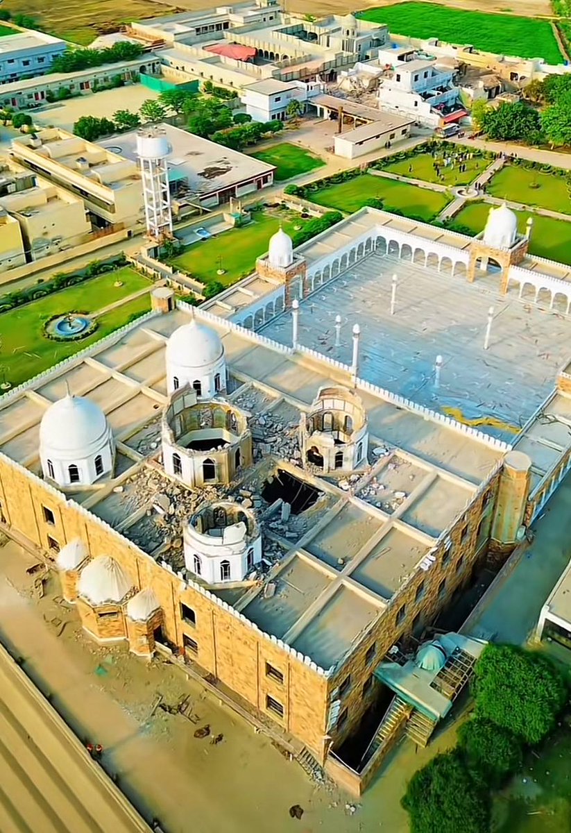 Shubham_newlay's tweet photo. @iffiViews Blast hota hua Pakistan.....🤣 https://t.co/0yhwSh4hog