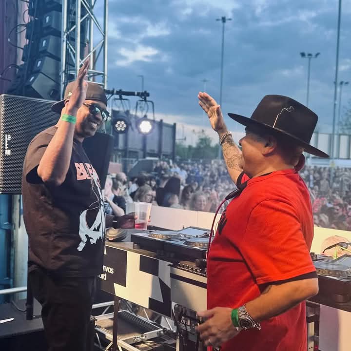 Amazing photo of #housemusic legends <a href="/djtoddterry/">Todd Terry</a> &amp; <a href="/LouieVeganyc/">Louie Vega</a> 💚💚🎶