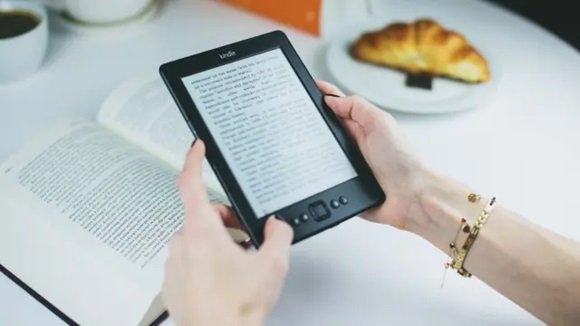 En medio de la vorágine tecnológica que redefine el acceso al conocimiento, el libro electrónico, o ebook, como también se conoce, es una herramienta clave para democratizar la lectura
cubadebate.cu/especiales/202…