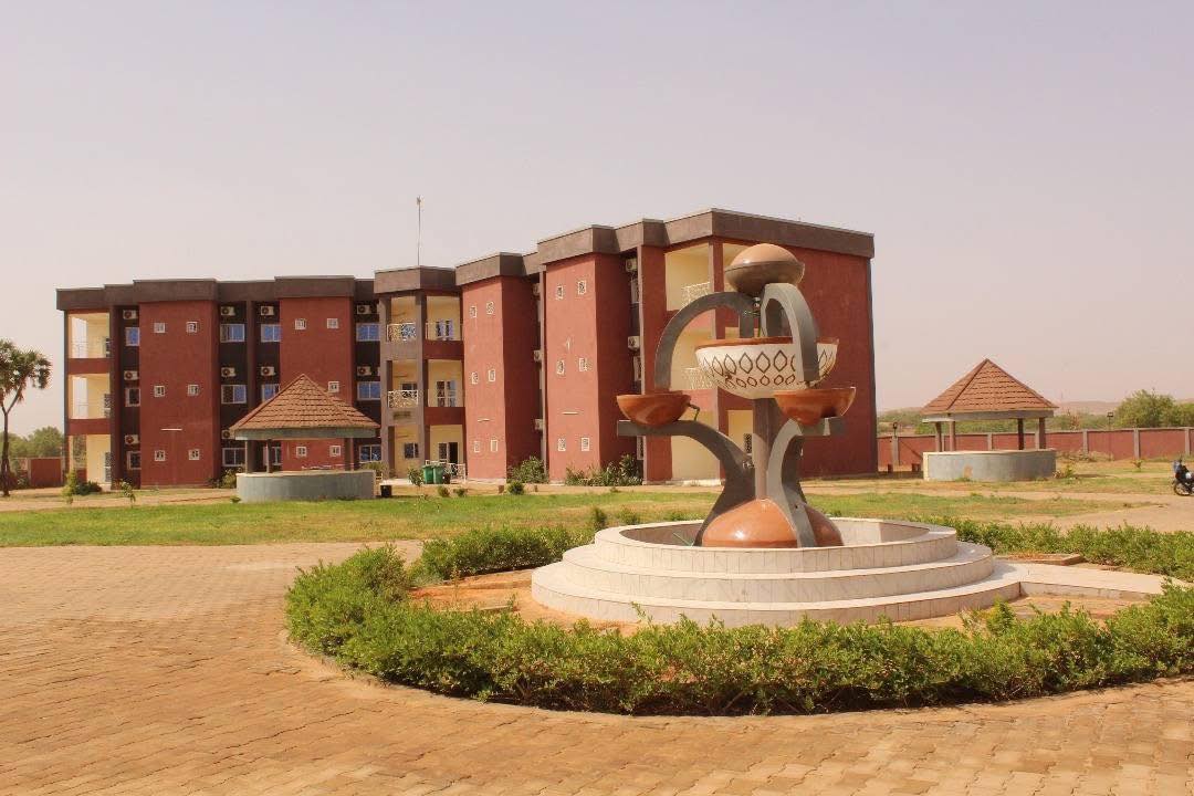 WASCAL has inaugurated a €3 million state-of-the-art Living Lab at its Université Abdou Moumouni de Niamey Centre, Niger.
The new campus includes a 1,500-seat conference auditorium, 48 modern student hostels, a guest house for over 30 people, a student campus, and a restaurant