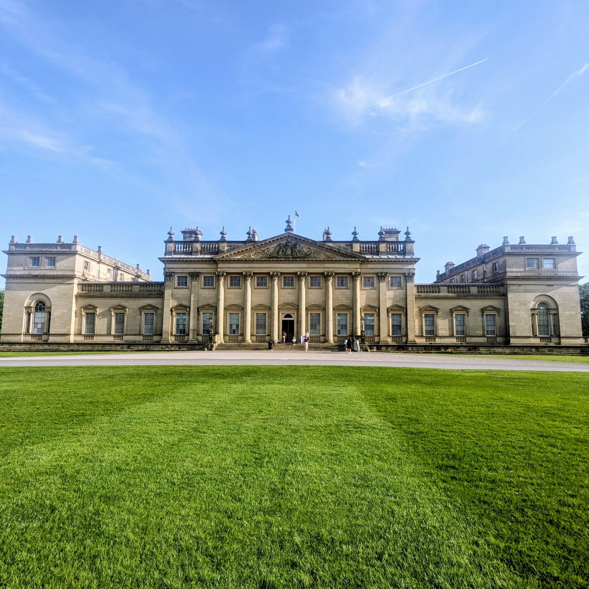 Austen and Turner: Two British cultural heavyweights united at Harewood House - read my thoughts for <a href="/worldofFAD/">FAD Magazine</a> &amp; plan your visit now &gt;&gt; fadmagazine.com/2025/05/10/aus… #LondonArtCritic #Leeds