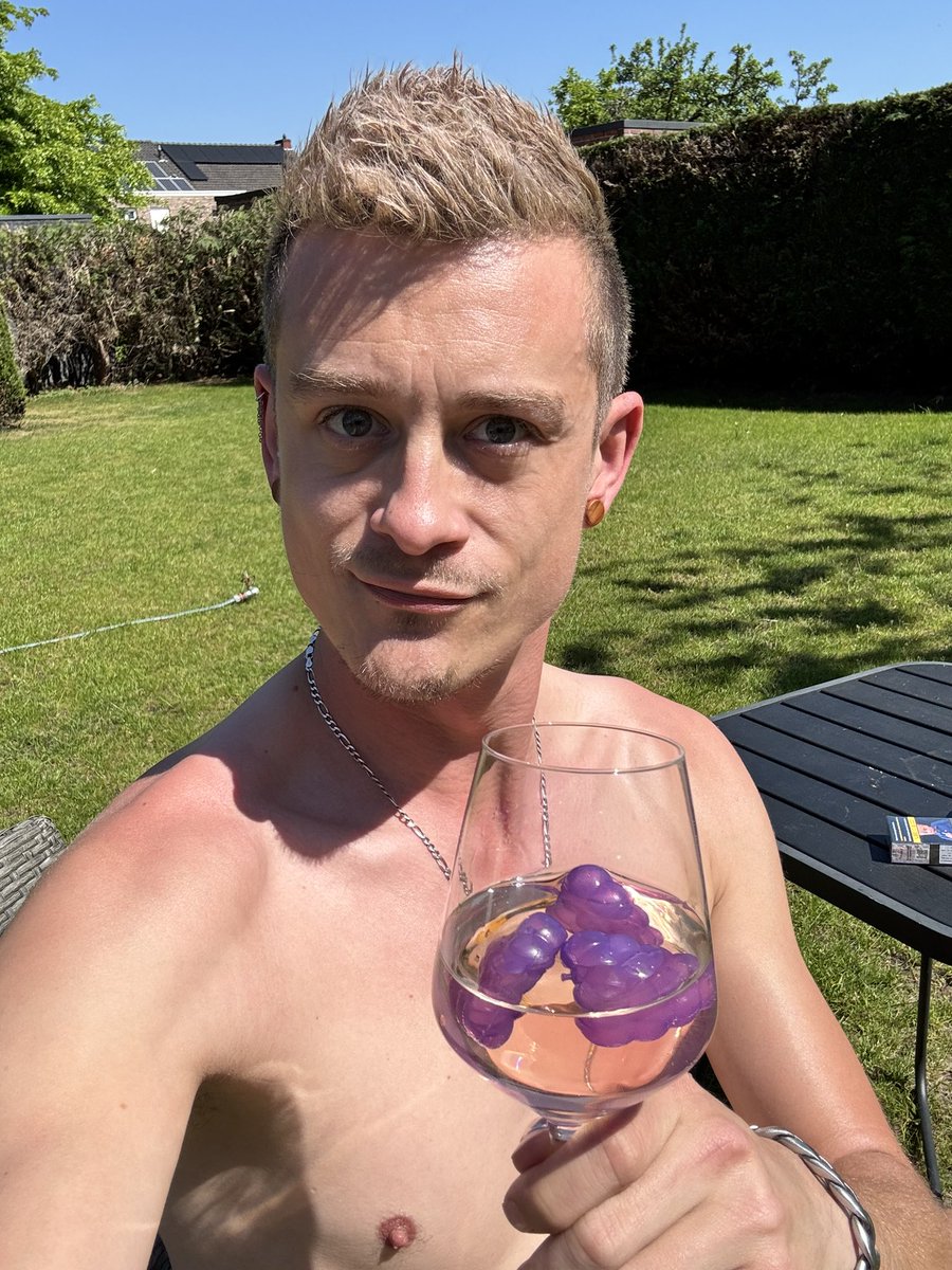 Did anyone say wine?👀
Or is it just me?🤭
#winenot?
