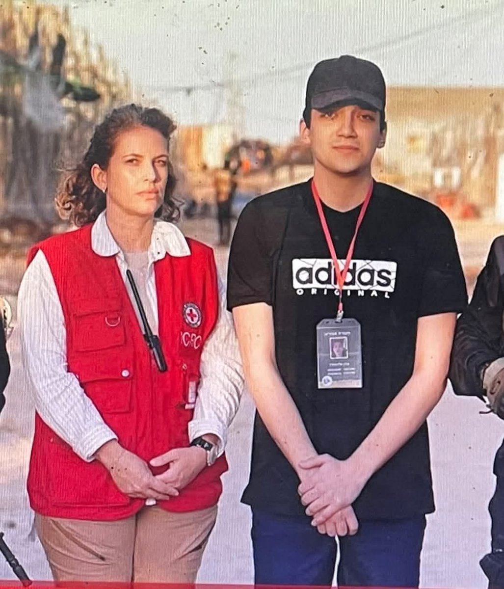 بتحسه ماخد الاول ع قطاع غزة بتوجيهي، وشركة اوريدو رايحة تباركله مش كان اسير عند حماس الي شعبها عايش بمجاعة !