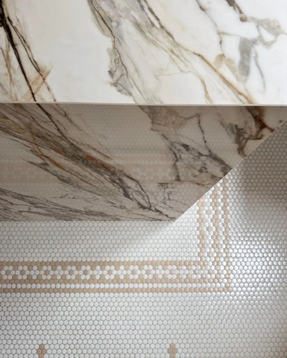 Casa Vogue, un proyecto que combina funcionalidad, personalidad y atemporalidad de la mano de Hisbalit Mosaico
El clásico modelo DOTS en blanco y negro, también elaborado artesanalmente en Hisbalit, demuestra cómo lo atemporal puede ser sorprendente. 
 amadosalvador.es/hisbalit.html