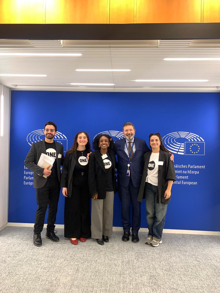 ONEinEU (@oneineu) on Twitter photo By signing the postcard to <a href="/vonderleyen/">Ursula von der Leyen</a>, <a href="/ignaziomarino/">Ignazio Marino</a> joined our Youth Ambassadors in calling for a strong EU commitment to global health, including vital support for <a href="/gavi/">Gavi, the Vaccine Alliance</a> and the <a href="/GlobalFund/">The Global Fund</a> ! By signing the postcard to <a href="/vonderleyen/">Ursula von der Leyen</a>, <a href="/ignaziomarino/">Ignazio Marino</a> joined our Youth Ambassadors in calling for a strong EU commitment to global health, including vital support for <a href="/gavi/">Gavi, the Vaccine Alliance</a> and the <a href="/GlobalFund/">The Global Fund</a> !