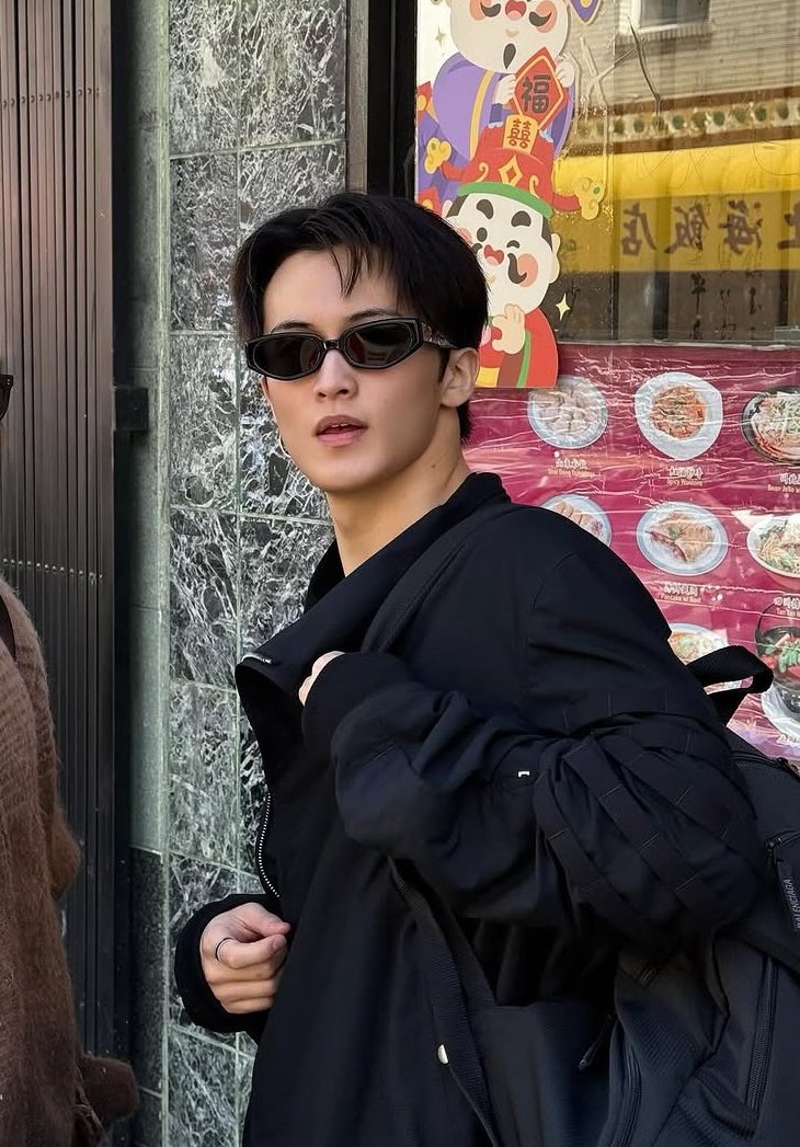 LOOKSMKL's tweet image. woah