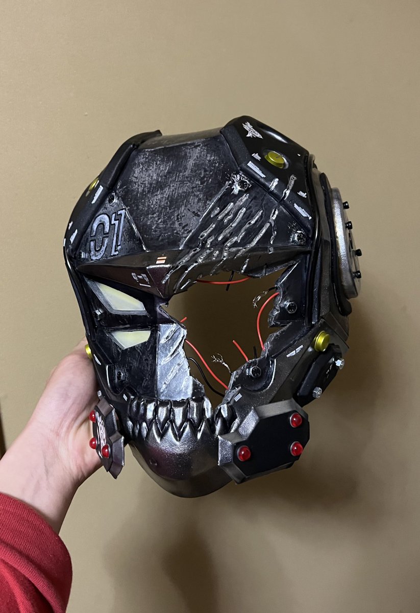 gwc71456029's tweet image. 電線を適当にブッ刺した。
これからさらにカッコ良く仕上げて行きまする✊

#CH2
#創作マスク