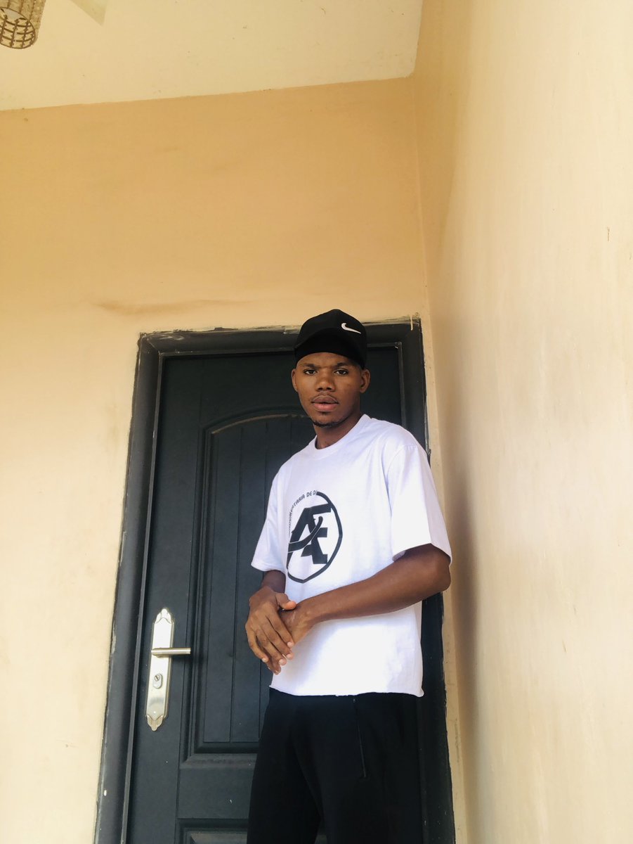 xprincealmani's tweet photo. Soft Life Presido😎💆🏽‍♂️ https://t.co/G6IB1mgYll