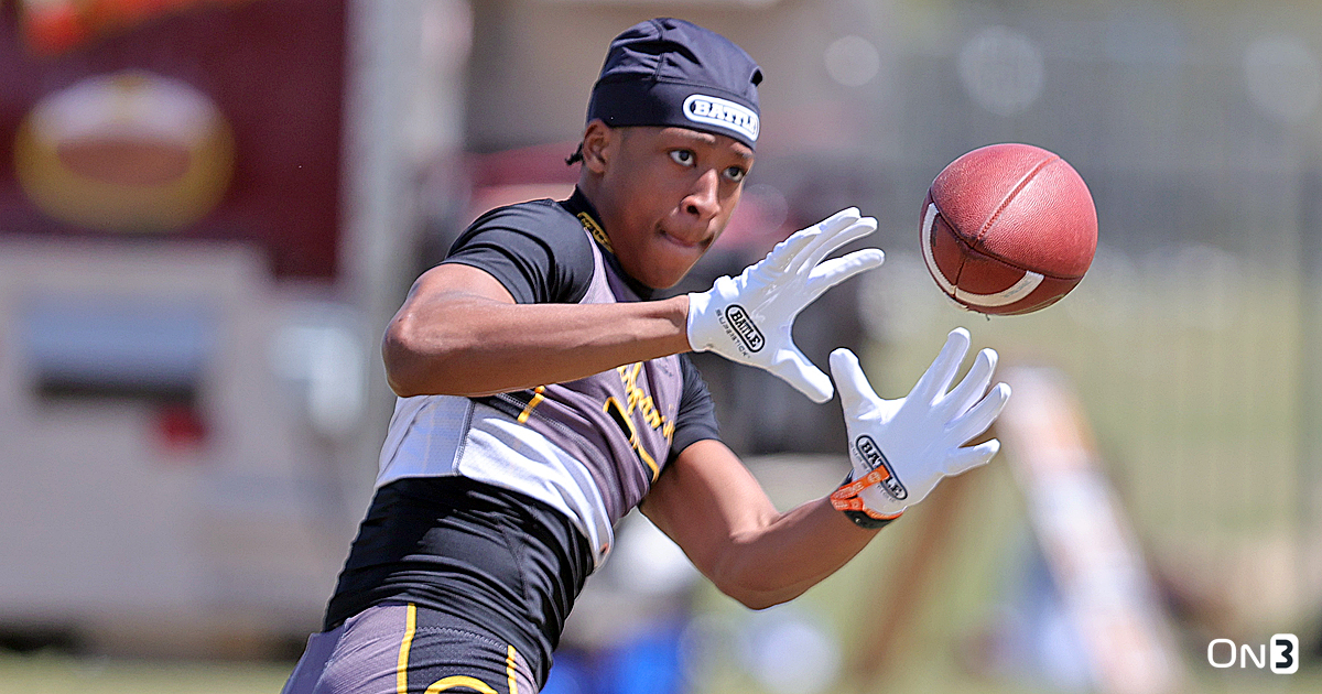 After adding offers from Kansas and Temple, 2027 WR Charles "Tre" Britton out of Belleville (Mich.) is up to 20 offers. 

on3.com/db/tre-britton…