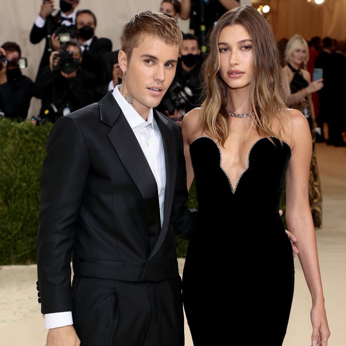 The love is in the air! 𝗛𝗲𝗮𝘁𝗵𝗲𝗿 𝗗'𝗖𝗼ū𝘀𝗶𝗻 (<a href="/glamflare/">𝖧𝖾𝖺𝗍ᖾ𝖾𝗋,</a>) and
𝗝𝗮𝗰𝗼𝗯 𝗞𝗶𝗻𝗴𝘀𝗳𝗼𝗿𝗱 (<a href="/ghostselaer/">𝓙𝖺𝖼𝗈𝖻.</a>) the hollywood blondie couple still our hearts!