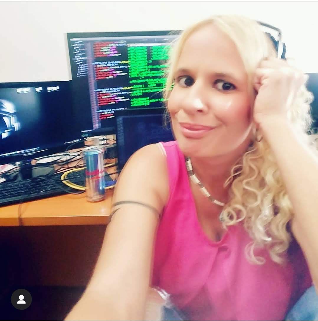 Good mornin' y'all!☀️ #redbull #linux