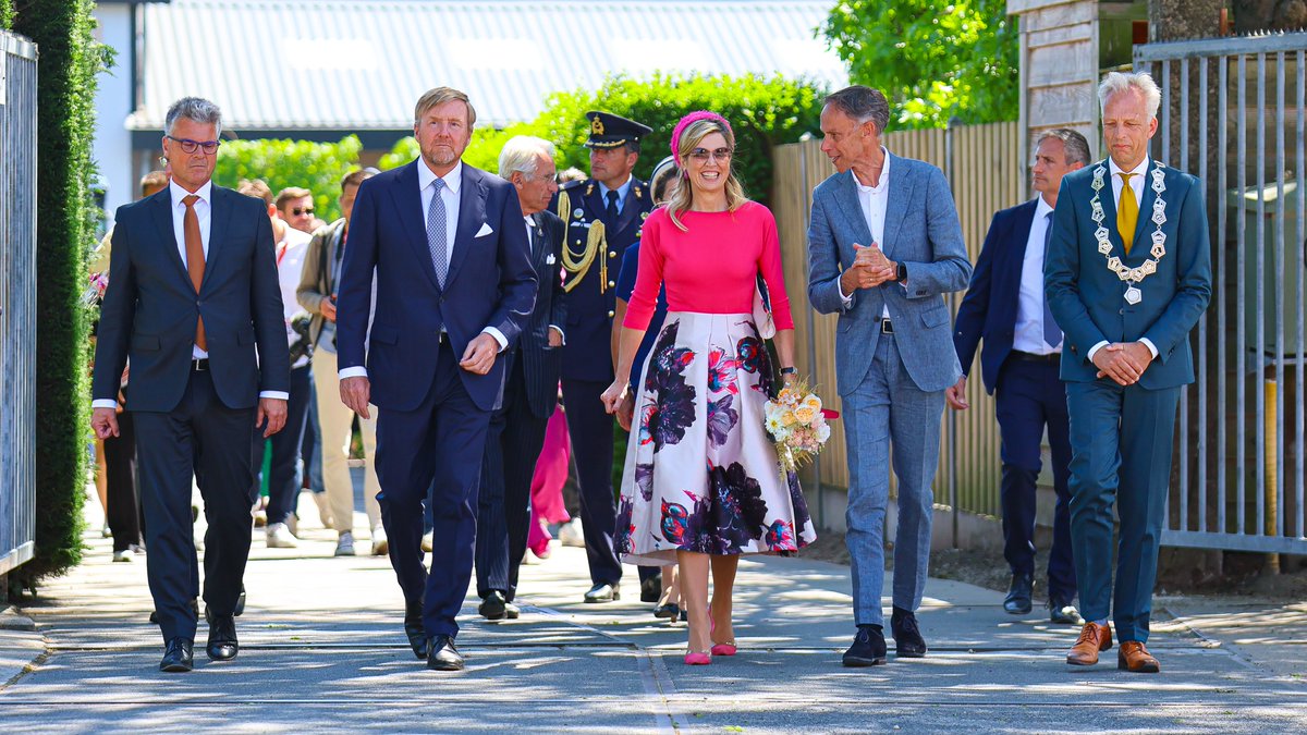 Rick den Besten (@rickdenbesten) on Twitter photo Koning Willem Alexander en koningin Máxima op bezoek in Ameide. #hetkontakt #hetkontaktvijfheerenlanden #hetkontaktalblasserwaard <a href="/SjorsFrohlich/">Sjors Fröhlich</a> Koning Willem Alexander en koningin Máxima op bezoek in Ameide. #hetkontakt #hetkontaktvijfheerenlanden #hetkontaktalblasserwaard <a href="/SjorsFrohlich/">Sjors Fröhlich</a>