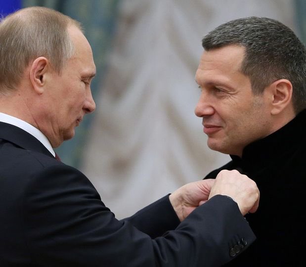 ЦАХАЛ ликвидировал «любимого журналиста» главаря ХАМАСа.
Ждем, когда ВСУ ликвидируют «любимого журналиста» главаря фашистской федерации.