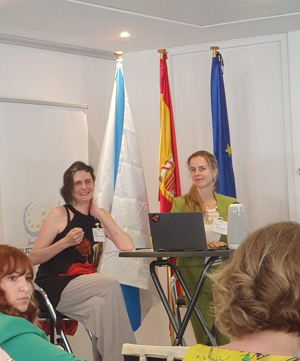 A nosa compañeira Lucía Fraga, coordinadora da área de #Formación de CETMAR, foi a encargada de moderar a mesa redonda sobre as competencias verdes na #educación