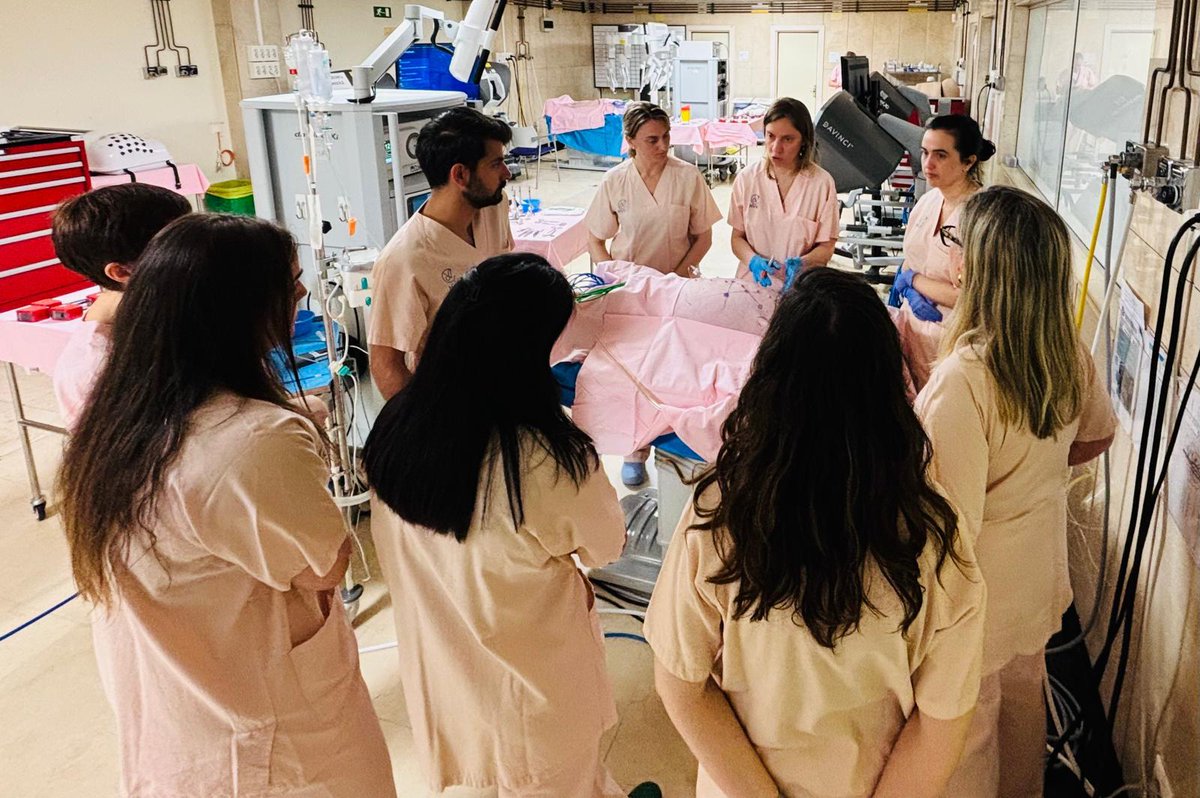 👨‍⚕️👩‍⚕️Abex apostamos por acompañar a los cirujanos en cada etapa, ofreciendo programas formativos, personalizados, de simulación y acceso a la última tecnología. 🧠 Aprender. 💡 Innovar. 🤝 Crecer juntos.
#FormaciónQuirúrgica #CirugíaRobótica #daVinci #AbexTraining