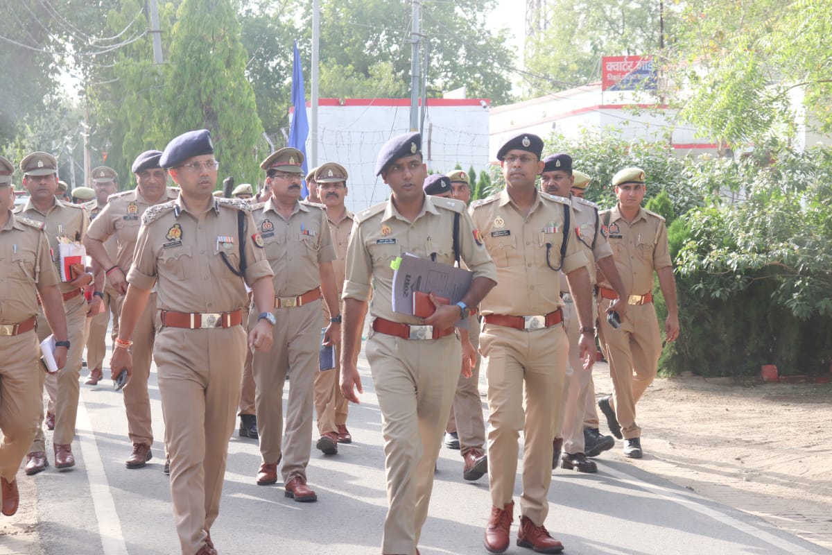 IG Range Agra (@igrangeagra) on Twitter photo #DIGRangeAgra <a href="/ShaileshP_IPS/">Shailesh Pandey,IPS</a> द्वारा जनपद मैनपुरी पुलिस लाइन स्थित आर0टी0सी0 का भ्रमण,निरीक्षण किया गया एवं आर0टी0सी0 प्रशिक्षुओं हेतु उपलब्ध सुविधाओं की भौतिक चेकिंग करते हुए व्यवस्थाओ को और बेहतर करने हेतु उपस्थित जनपदीय अधिकारियों को निर्देशित किया गया।
#UPPolice #DIGRangeAgra <a href="/ShaileshP_IPS/">Shailesh Pandey,IPS</a> द्वारा जनपद मैनपुरी पुलिस लाइन स्थित आर0टी0सी0 का भ्रमण,निरीक्षण किया गया एवं आर0टी0सी0 प्रशिक्षुओं हेतु उपलब्ध सुविधाओं की भौतिक चेकिंग करते हुए व्यवस्थाओ को और बेहतर करने हेतु उपस्थित जनपदीय अधिकारियों को निर्देशित किया गया।
#UPPolice