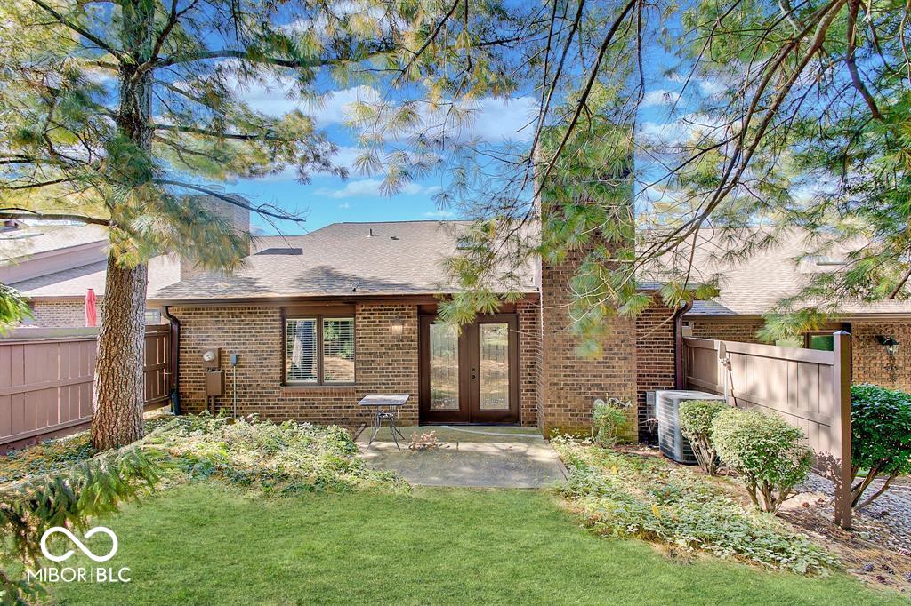 IndyDocTeam's tweet image. JUST LISTED!
209 Brighton Court
Greenwood, IN 46143
ONLY $265,000
2 bed, 2 bath condo
Located next to the Valle Vista Golf Course in Greenwood, featuring a modern open-concept design and offering the convenience of low-maintenance living. 
#condoforsale #downsizing #easyliving