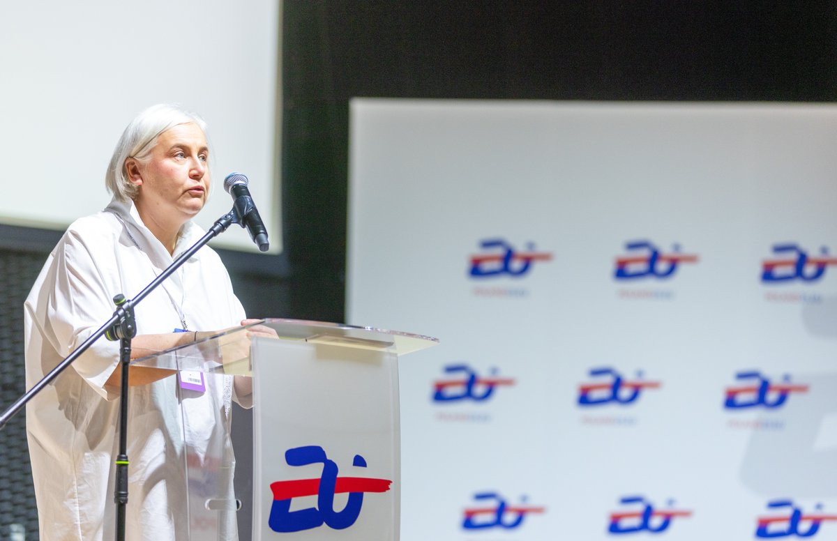 💬 Transformacja energetyczna oznacza również poprawę bezpieczeństwa energetycznego. Dla Europy jest szalenie ważne, aby móc cieszyć się bezpieczeństwem, nie tylko związanym z obronnością, ale również z bezpiecznymi dostawami energii. Kiedy Rosja zaatakowała Ukrainę, jednym z