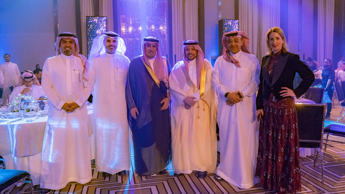 MaratTanmiyah's tweet photo. تنمية #محافظة_مرات
يتقدم رئيس وأعضاء جمعية تنمية محافظة مرات بالتهنئة لسعادة الأستاذ/خالد السليم
العضو المنتدب في "شركة المواساة للخدمات الطبية"
ولمجلس ادارة الشركة بمناسبة
فوز مستشفى #المواساة الخبر بجائزة التميز في الابتكار الرقمي للمستشفيات الخاصة لعام ٢٠٢٤ 
@Mouwasat_hosp https://t.co/2X7gBw6rXo