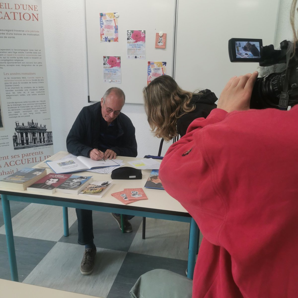 Tournage sur Camille Costa de Beauregard à la Fondation du Bocage avec <a href="/F3Rhone_Alpes/">France 3 Rhône-Alpes</a> à quelques jours de sa béatification à <a href="/VilledeChambery/">Ville de Chambéry</a>. Rencontre avec Gaétan Evrard, auteur de la BD qui lui est consacrée.
#béatification #savoie #CamilleCostadeBeauregard #fondationdubocage