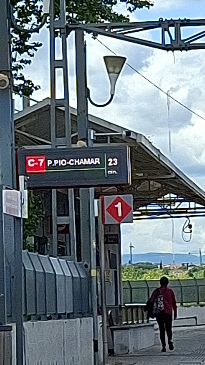 CandelaKB's tweet photo. Ehhhh me están vacilando. Quemen la Renfe https://t.co/Od9JCMRfay